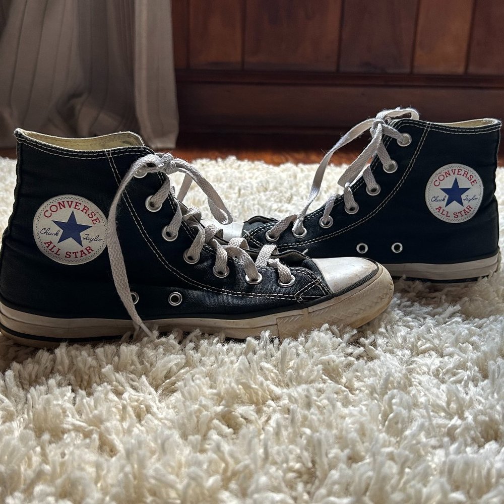 Women's Black high-top Converse